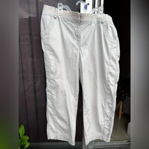 JM Collection Women's Pants Size 12 White Cotton Spandex Cropped. Capri